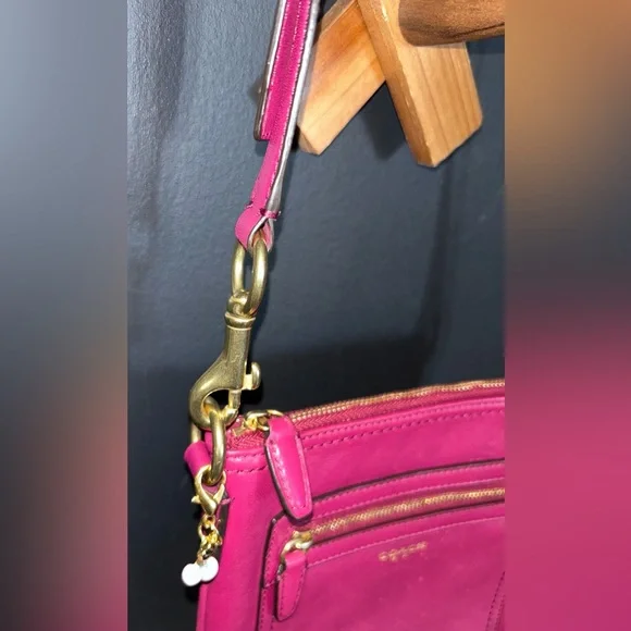 Coach 47989 Legacy Leather
Swingpack Crossbody Bag - Picture 6 of 16